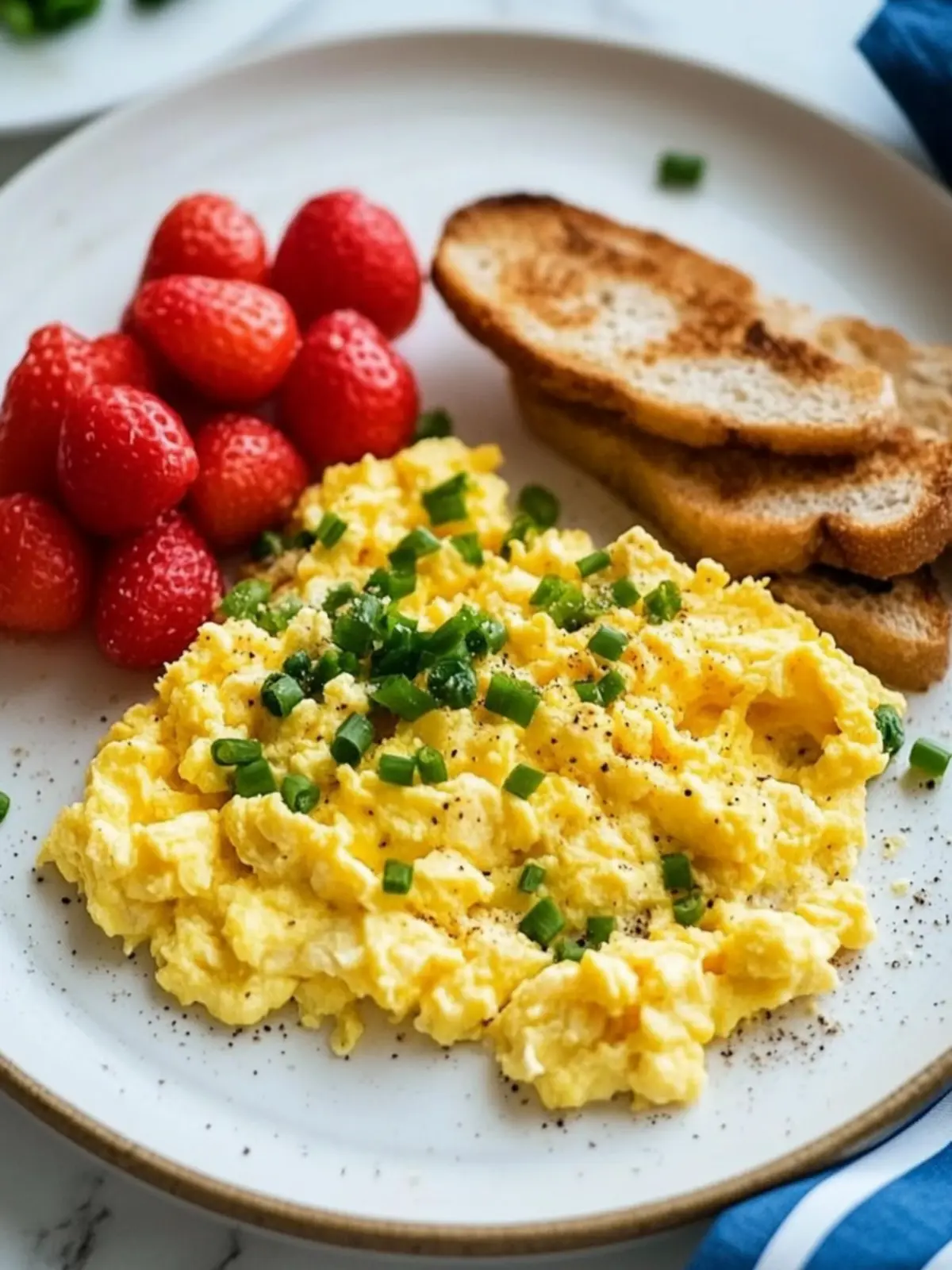 High-Protein Scrambled Eggs with Cottage Cheese for Power Mornings 2 High-Protein Scrambled Eggs with Cottage Cheese