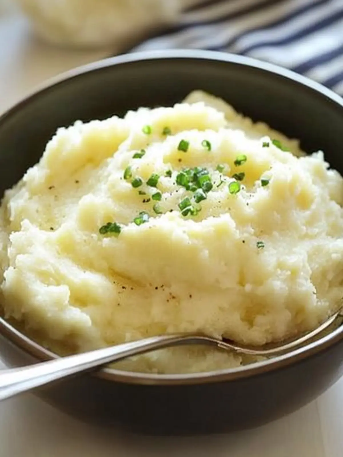 Paula Deen's Mashed Cauliflower: Creamy Comfort Food Delight 2 Paula Deen’s Mashed Cauliflower